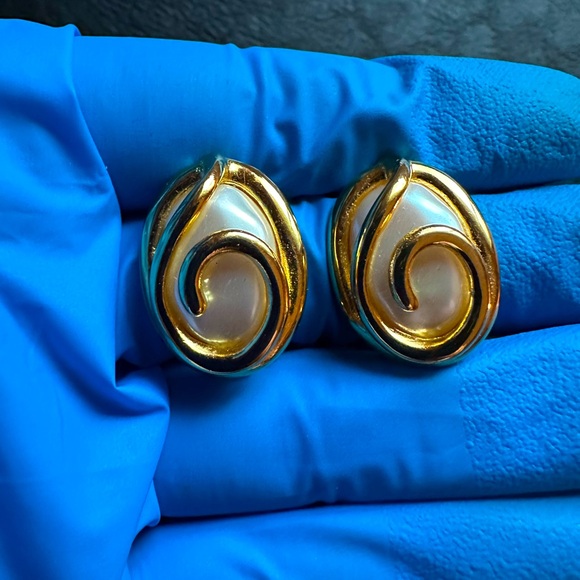 FENDI Oval Faux Pearl Clip On Statement Earrings w Gold Plated Swirl - Picture 3 of 8